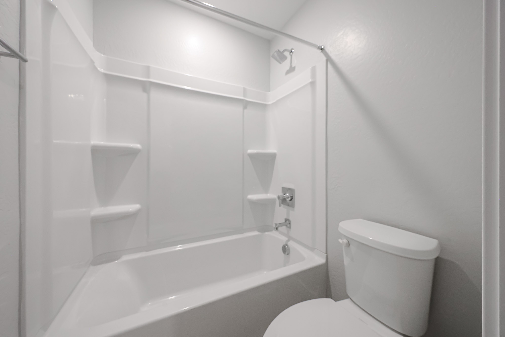 A bathroom with a toilet and bathtub.