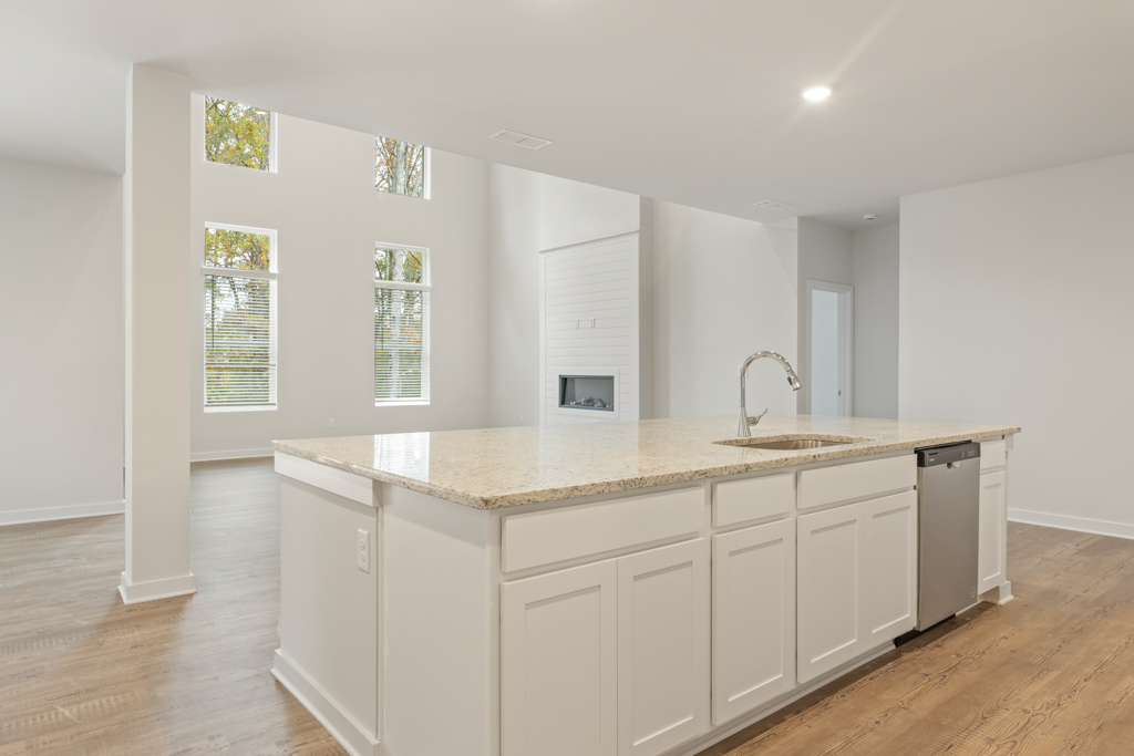 A kitchen with white cabinets.