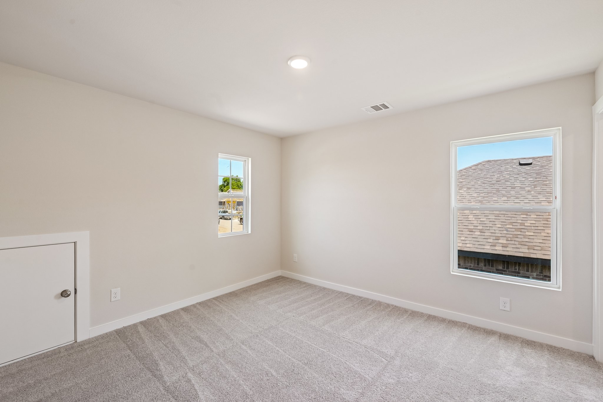A room with a window and a carpet.