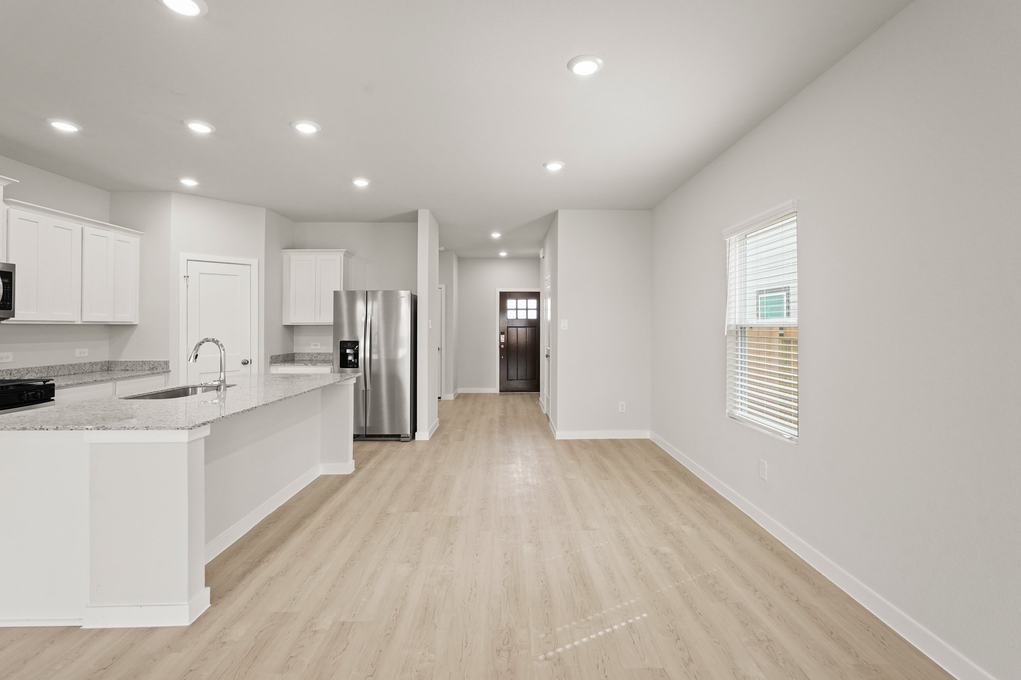 A kitchen with white cabinets.