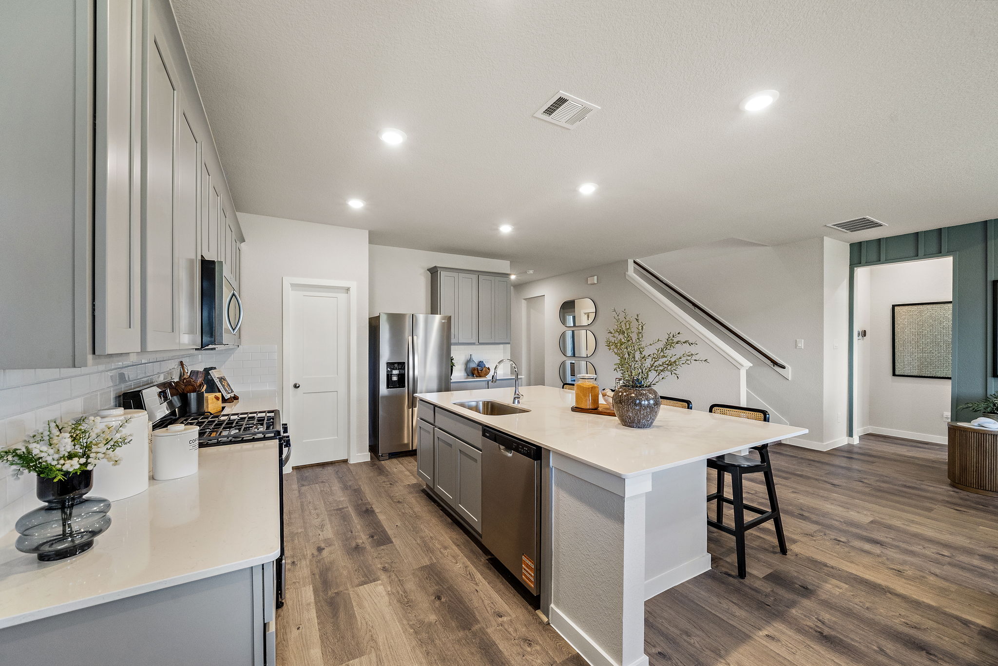 A kitchen with white cabinets.