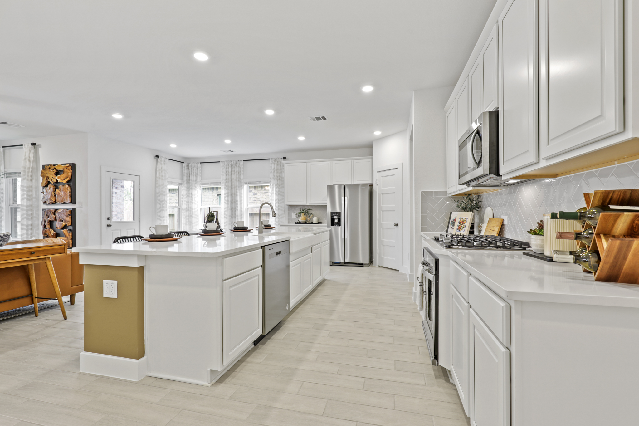 A kitchen with white cabinets.