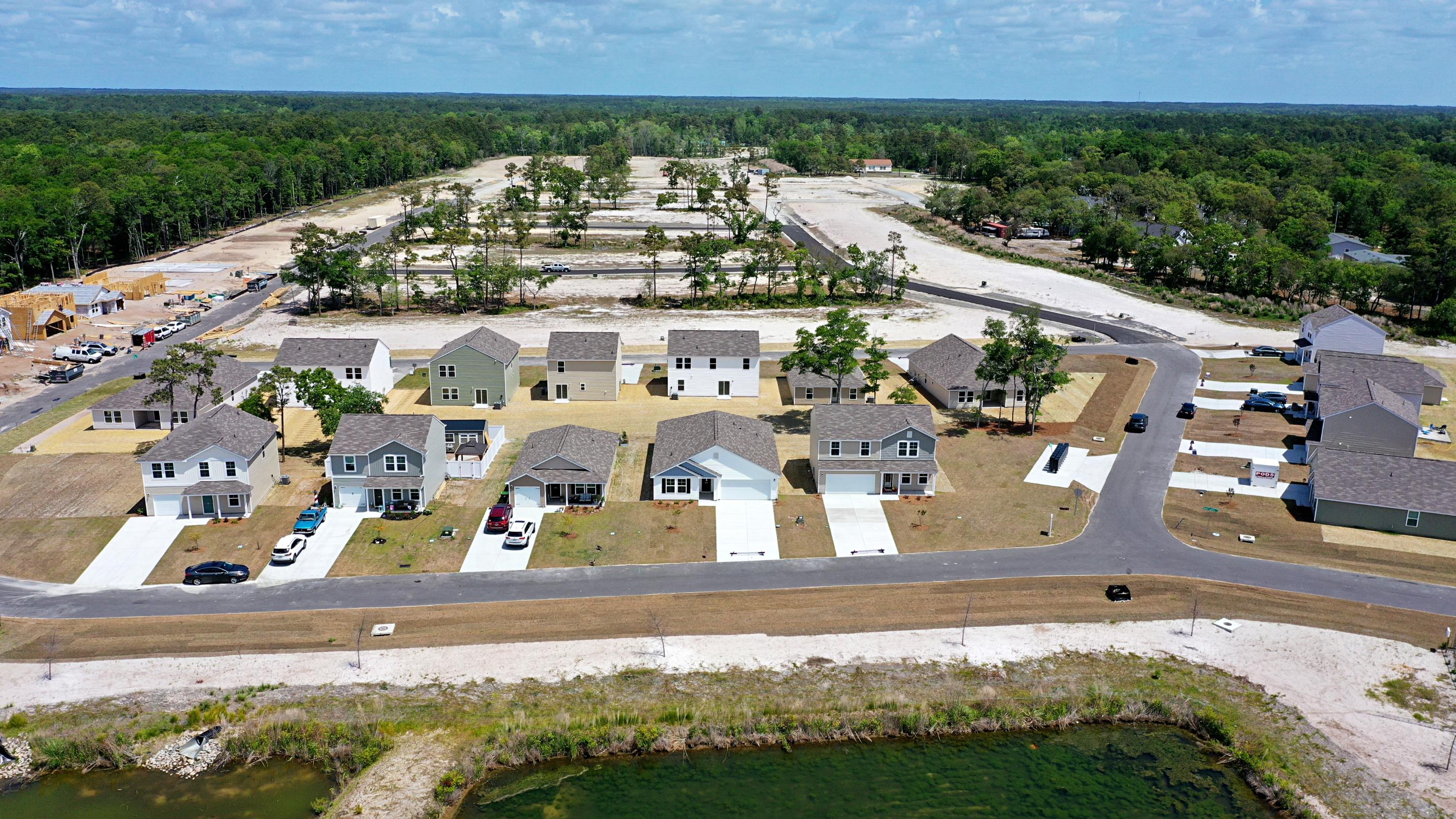 A group of houses next to a river.