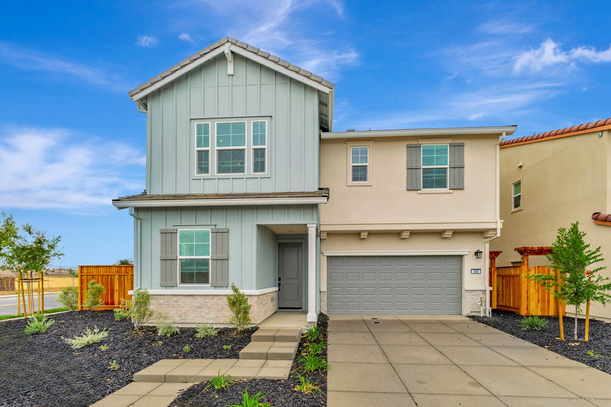 0131 350 W Lancia Street